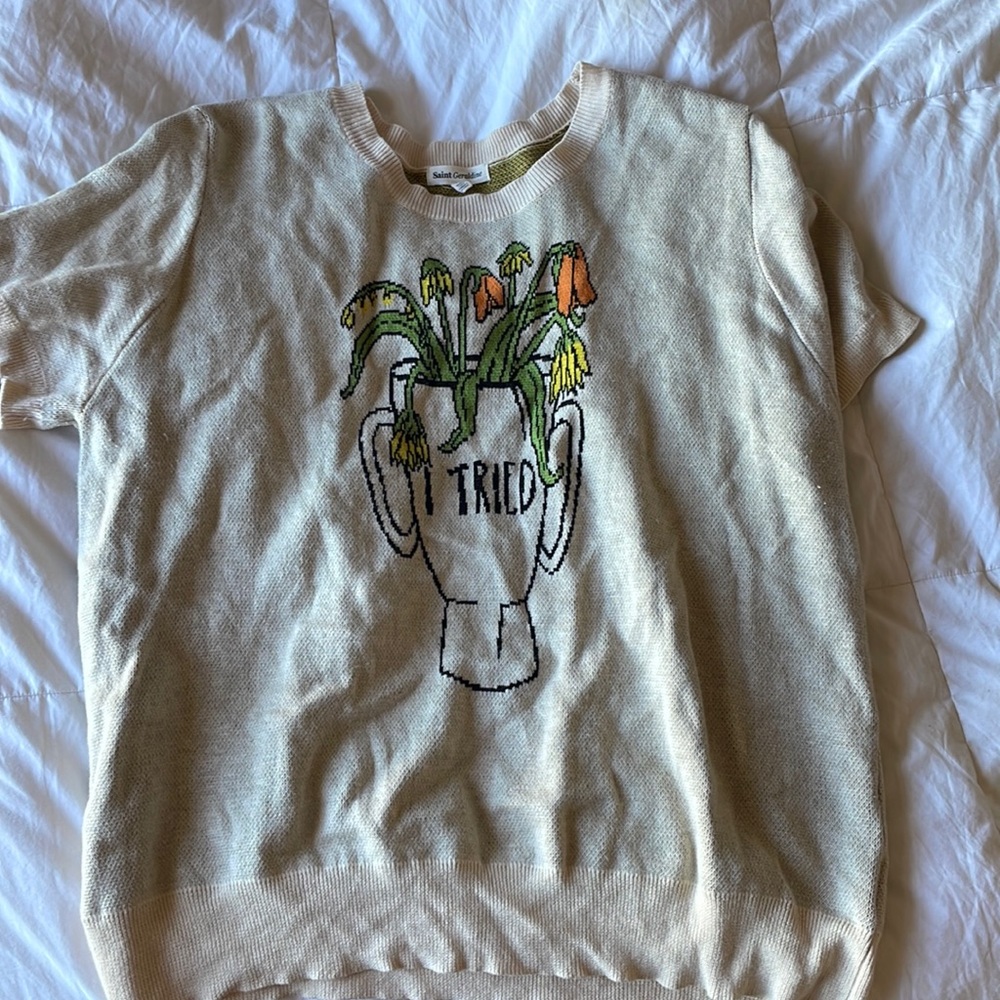 Short sleeve sweater top